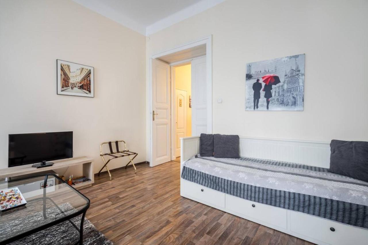 Pyvo Street Home With Balcony By Nw Budapest Luaran gambar